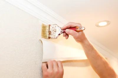 Pose de papier peint à Montbéliardot — revêtements muraux et toiles de verre